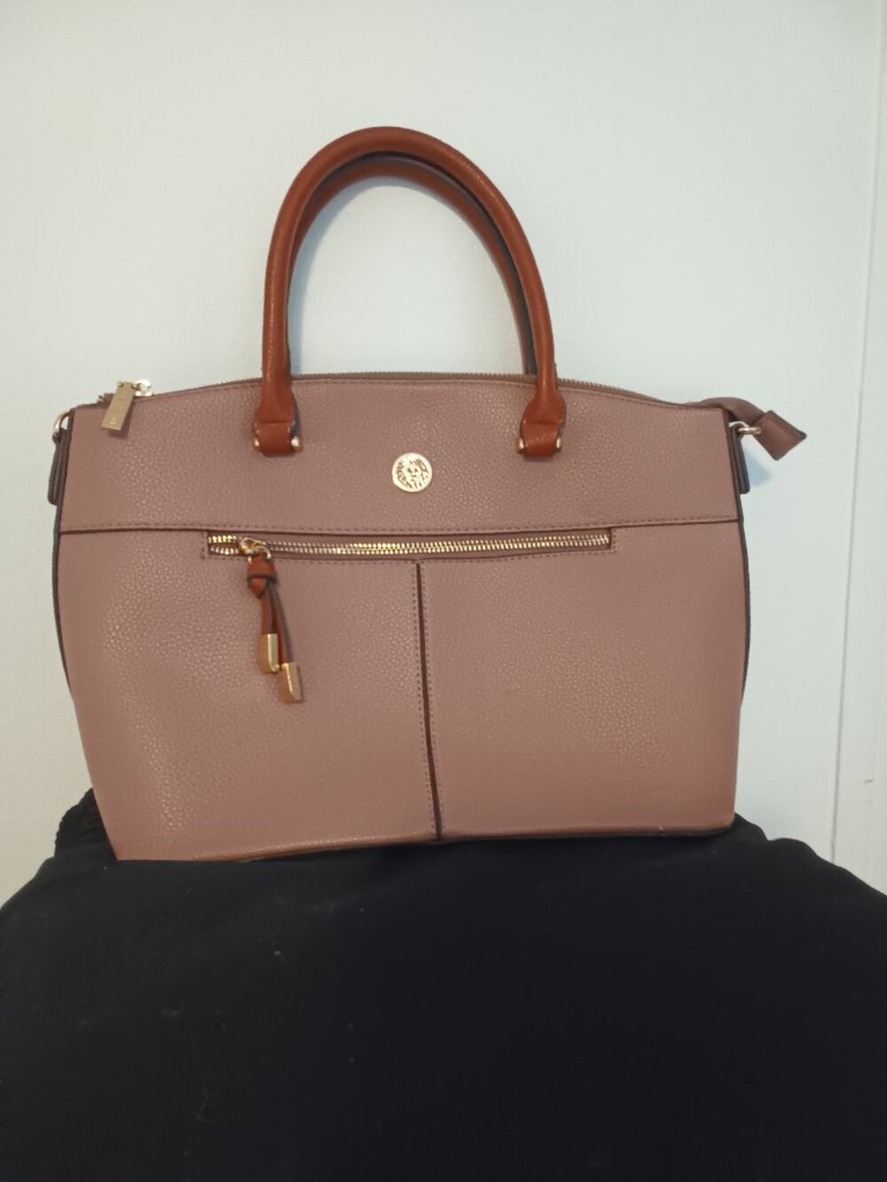 ANNA KLEIN HANDBAG - Like New!